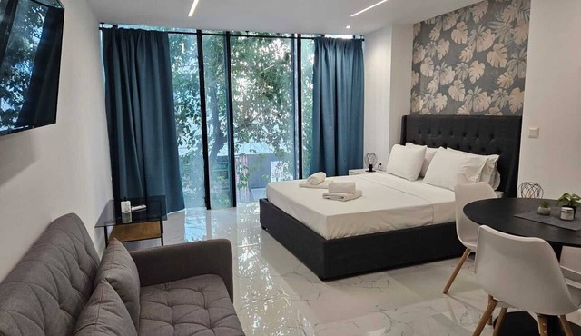 Nikis 20 Suite Number 1