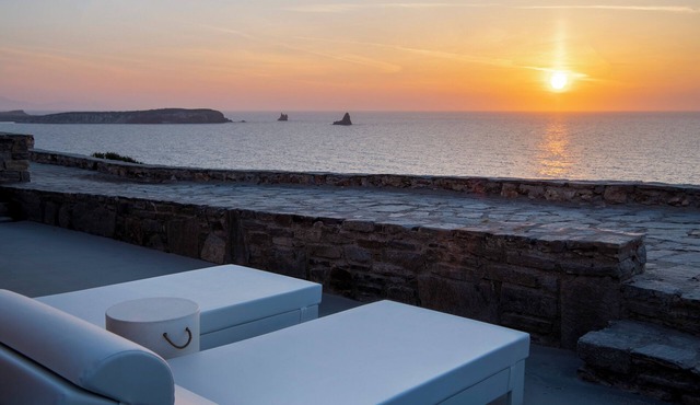 Ocean Stone Suite: Overlooking the Aegean Sea!