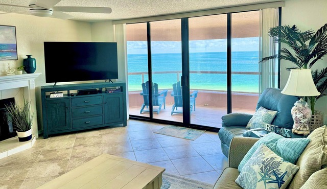 ON BEACH End Unit @ Crescent Beach Club. Amenities Galore w/AMAZING 320° Views! in Clearwater