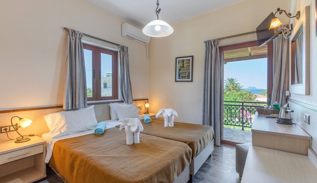 One Bedroom Beachfront Apartment with Sea View in Agia Galini