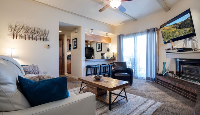 One-Bedroom Condo | Pool, Hot Tubs w/Mt Views! in Steamboat Springs