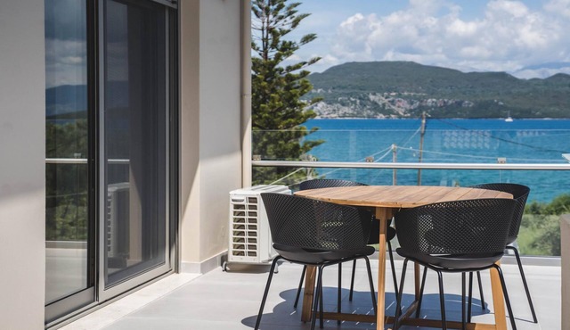 One-Bedroom with Attic Apartment Sea View