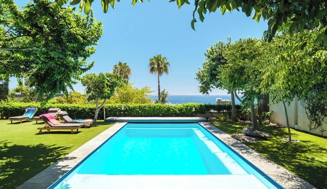 Opulent Spacious Fresnaye Sea View Leonotis Villa in Cape Town