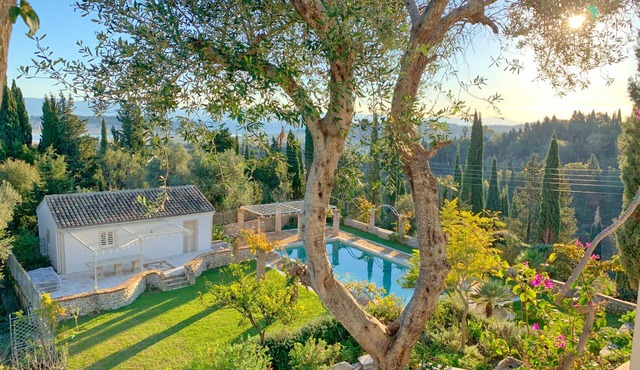 Paleopetres La Chataîgne - large private pool - sea views - total privacy -