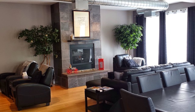 Penthouse for Two! Enjoy the Fall! Relax. Hot tub - Steam Shower - Fireplace. in Sawyer