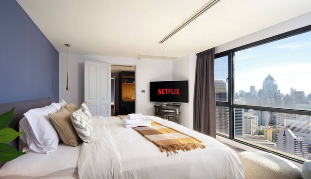 Penthouse KingBed: 5minBTS Balcony 1GbWiFi in Watthana
