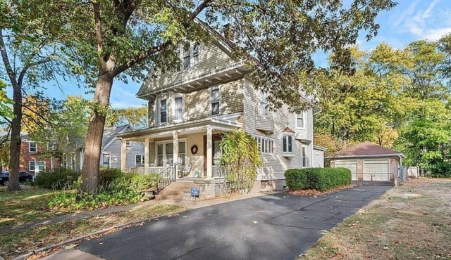 Pool & Spacious 5BR, Classic Home, Fully Furnished in Springfield