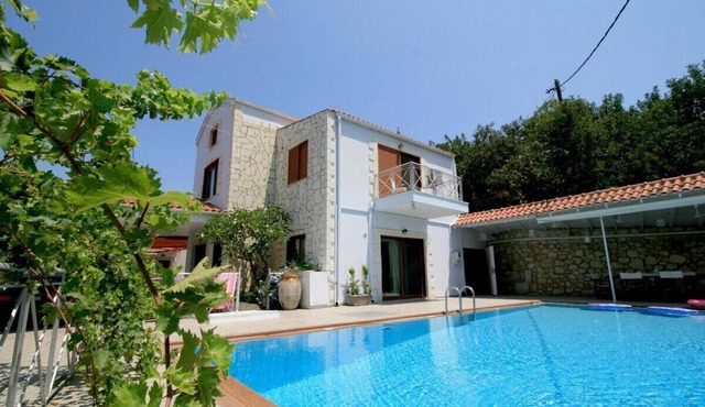 Premium 6-people Villa with Private Pool!