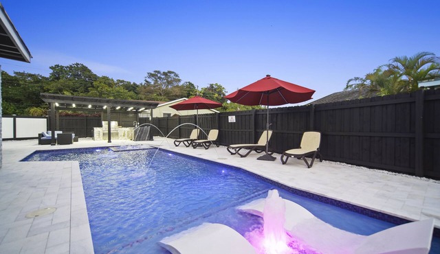 Private spa, Jacuzzi, Heated pool. ultimate relaxation in Boca Raton