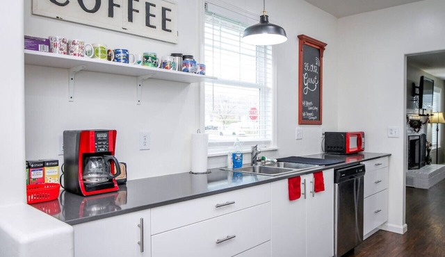 Quinn`s Cottage, Downtown! Cozy Downtown Home! Sleeps 6, Local Golfing 50% Off! in Baker City