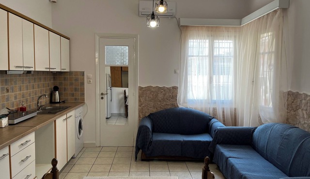 Quite studio fully equiped. 8 min Metro
