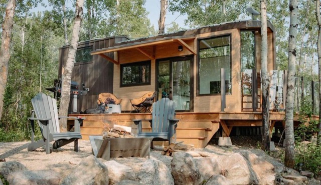 Refuge Bay's Aqua Tiny Home - Luxury Off Grid Escape in Cherhill