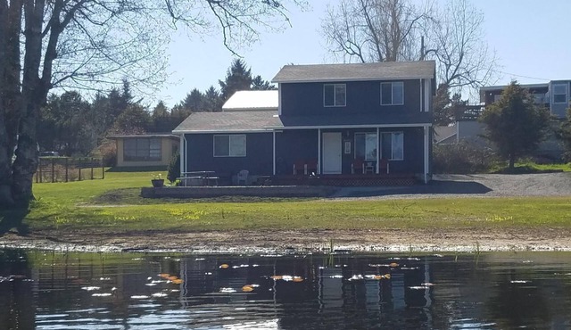 Relaxing Lakefront, Close to Beach, Family Friendly, Quiet Neighborhood. in Warrenton