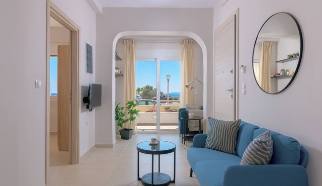 Renovated Beachfront-Rhodes Marina:Aquavista Home