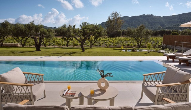 Reveria Villa, a 1.500m2 Private Poolside Stay