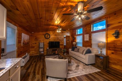 Rustic Mt Sterling Cabin1 Near Downtown Pets OK in Mount Sterling