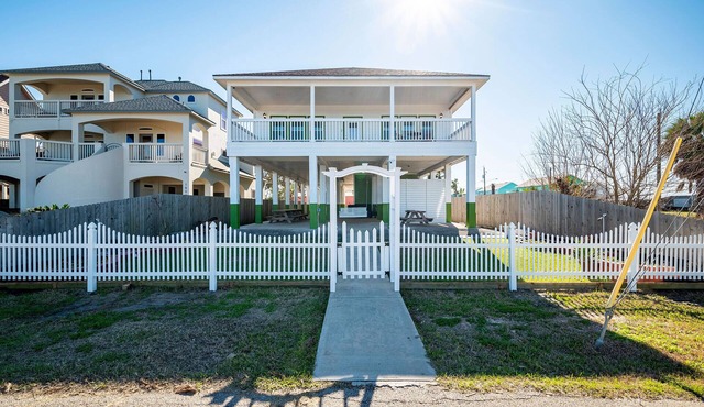 San Leon Vista Del Mare with Pool and Private Pier - Galveston, TX in San Leon