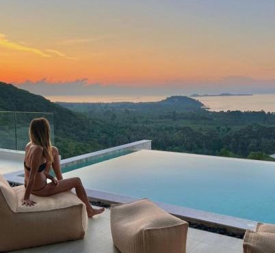 Sea Breeze Villa in Taling Ngam Beach