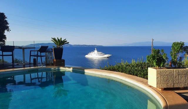 Sea Sight ,the dreaming view( Heated pool with a corresponding fee in season)