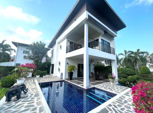 Seabreeze Villa in Rayong