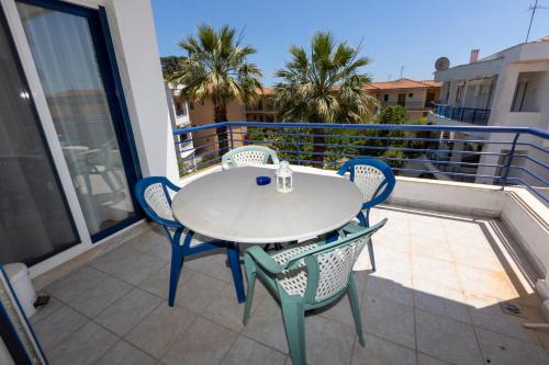 Seashell apartment next to the beach in Possidi
