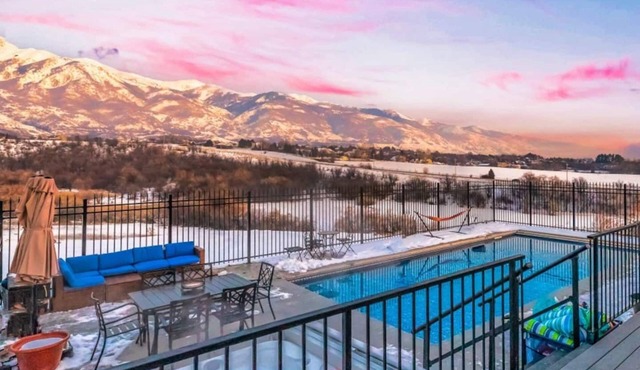 Sleeps 24, 30off Car Rental, Pool spa, Ski Resort in Layton