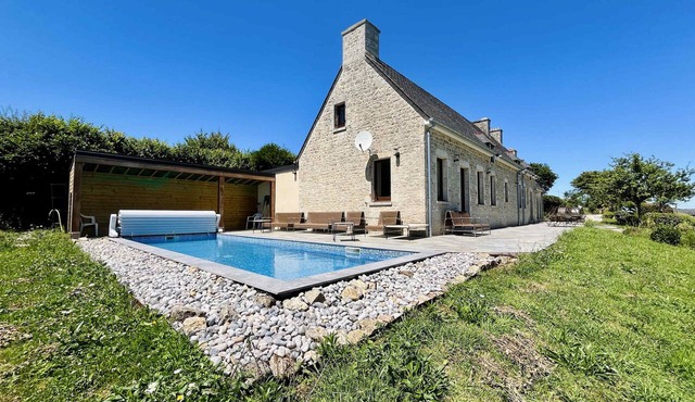 Soleil Levant Exceptional Villa with Pool in Quettehou