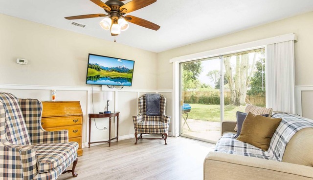~Solid Stay Sleeps 8 UNF, Mayo Clinic, & Beach~ in Jacksonville