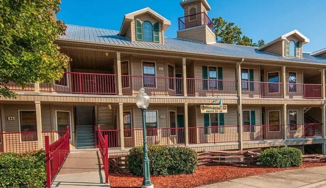 SPACIOUS 2BD/2 BA by Blue Ridge Mountains in Clarkesville