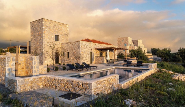 Spacious 4-bedroom villa in serene Areopoli with AC