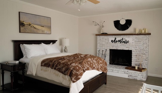 Spacious 4BR Home near ONT Airport in Ontario