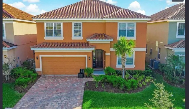 Spacious 8-bedroom villa in lovely Kissimmee with AC, fitness center in Kissimmee