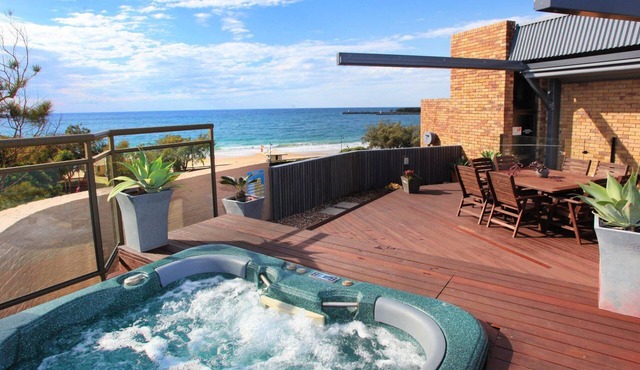 Spectacular Location and Views, 3 Bedrooms , Private Rooftop Spa in Mooloolaba