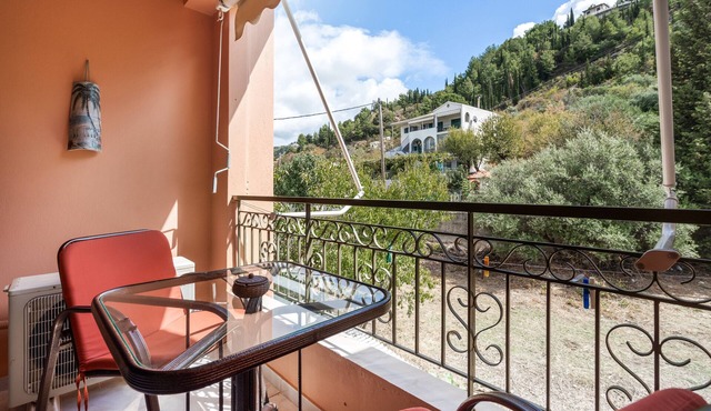 Studio Apartment 'Nontas Homes 34' with Mountain View, Wi-Fi and Air Conditioning in Kalamitsi