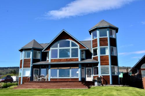 Stunning Beachside Vacation Rental for Family or Group Glamping Escapes to Alaska in Homer