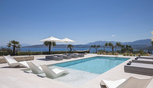 Stunning Vistas at Sun-Drenched VIlla by etouri