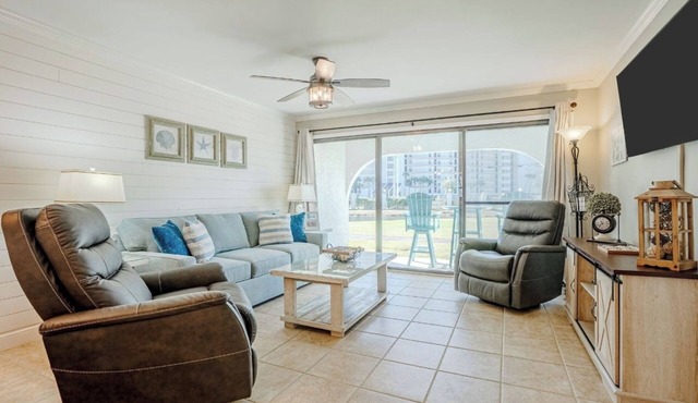 ⛱️ Sun-drenched Sand Dollar Villa | ground floor, easy walk to beach and dining in Panama City Beach