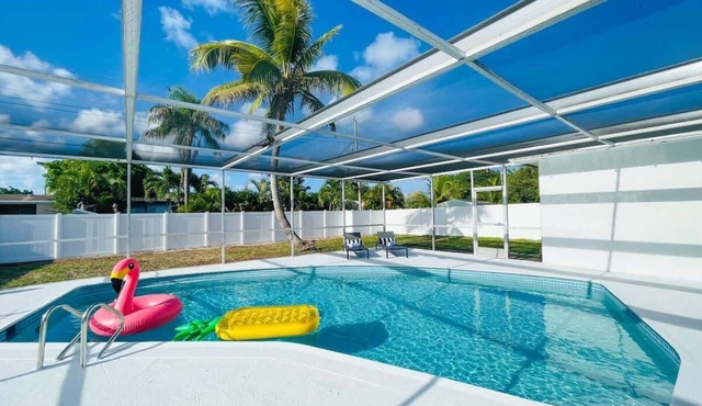 SUN VILLA Private Pool Home Near Hard Rock Stadium & Beach in Hollywood