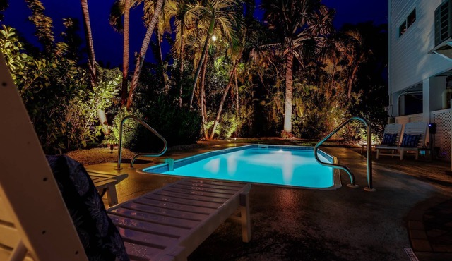 Sunset Bay: Spacious 5BR Getaway, Dockage, Heated Pool, Dog OK, Stunning Views & Minutes to Key West in Saddlebunch Key