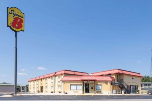 Super 8 by Wyndham Clinton OK in Clinton