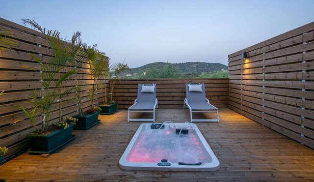Sweet Sissi Jacuzzi Home