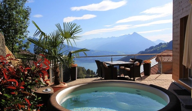 swissmountainview - sunny & quiet - terrace, Jacuzzi, view to lake + mountains in Beatenberg