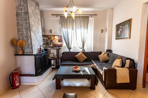 Tagarades 2BR Balcony Retreat in Quiet Area Washer Self Check-in