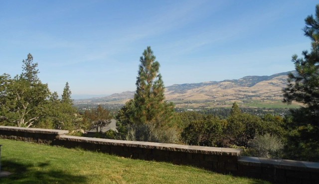 The Best In Ashland: Magnificent View, Privacy, Quality, Convenience, Very Clean in Ashland