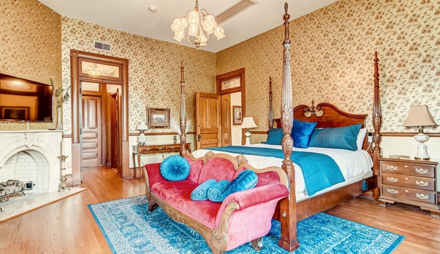 Timeless Elegance | Walk to Capitol & Attractions | Historic Luxury in Springfield