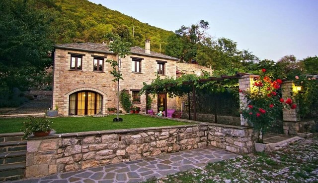 Traditional 2 bedroom stone house in a delightful Zagori village