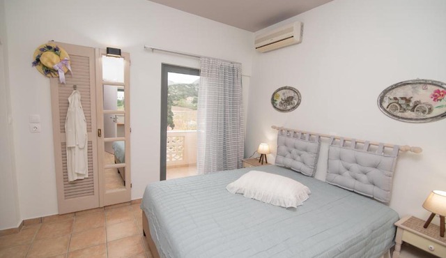 Tsaner Apartment and Rooms