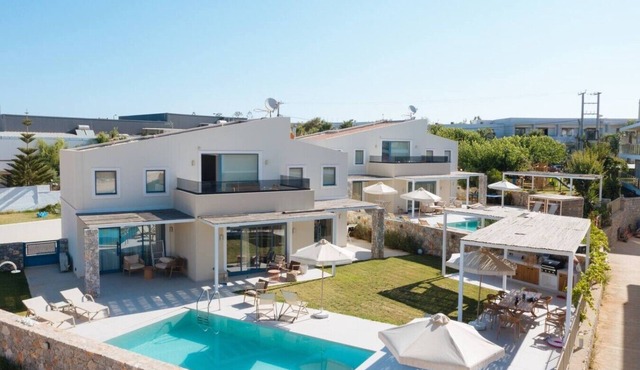 Twin Villas W/2 Heated Pools, 5 min Walk To Beach
