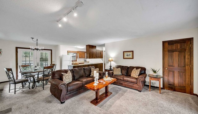 Two Bedroom/One Bath Lodge in Ellijay