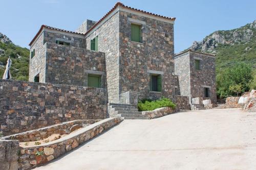 Tzouzos-Kordopateika villa in Prosilio, Kardamyli